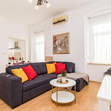 Apartman Lussi Pula Exteriör bild