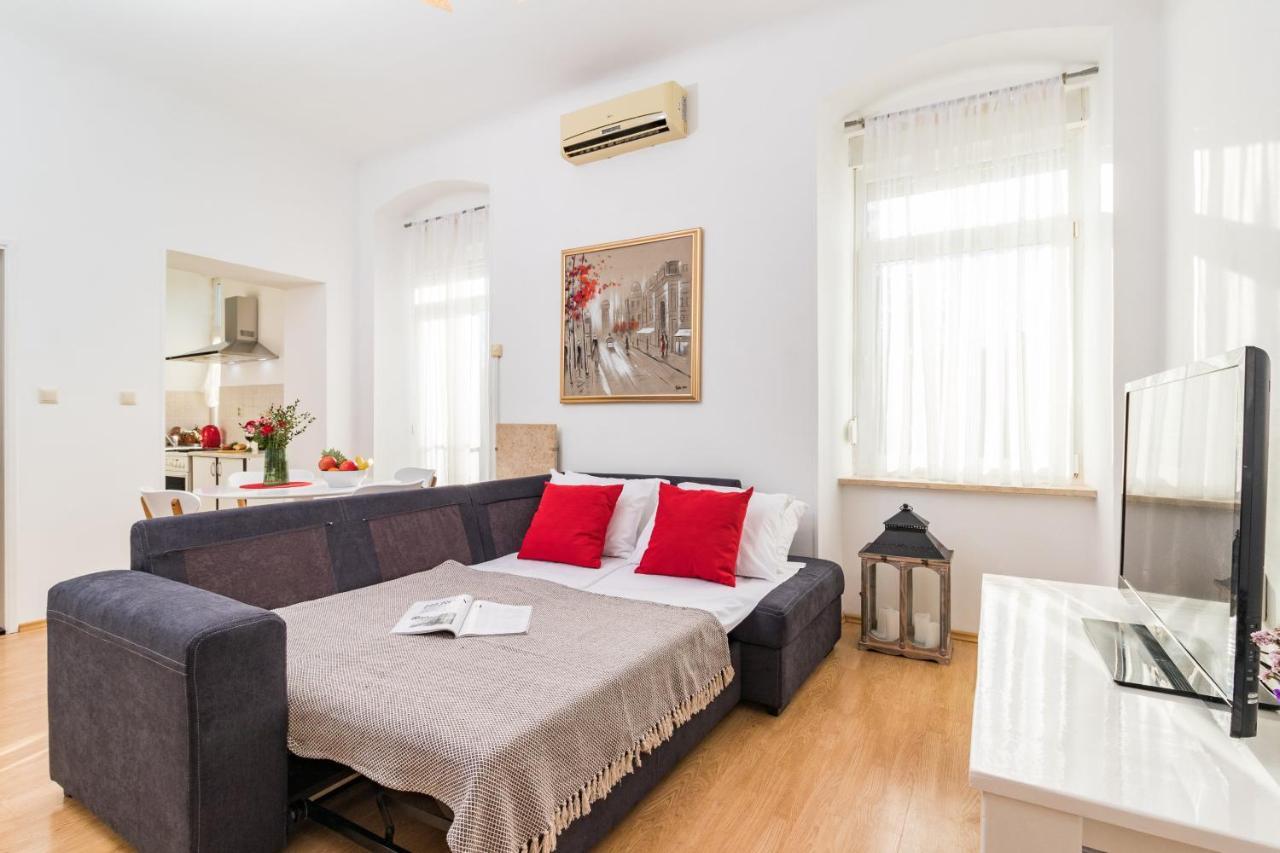 Apartman Lussi Pula Exteriör bild