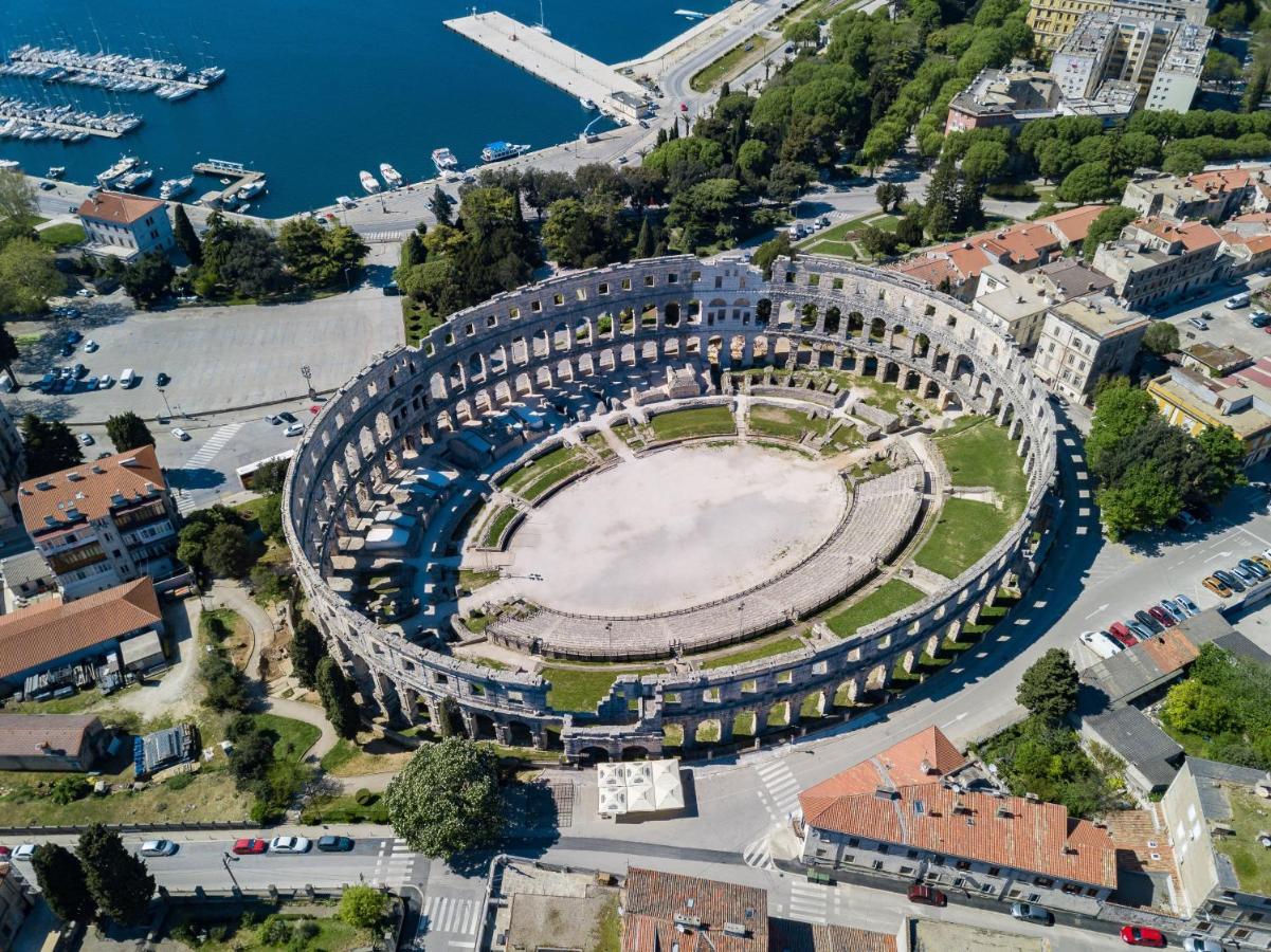Apartman Lussi Pula Exteriör bild
