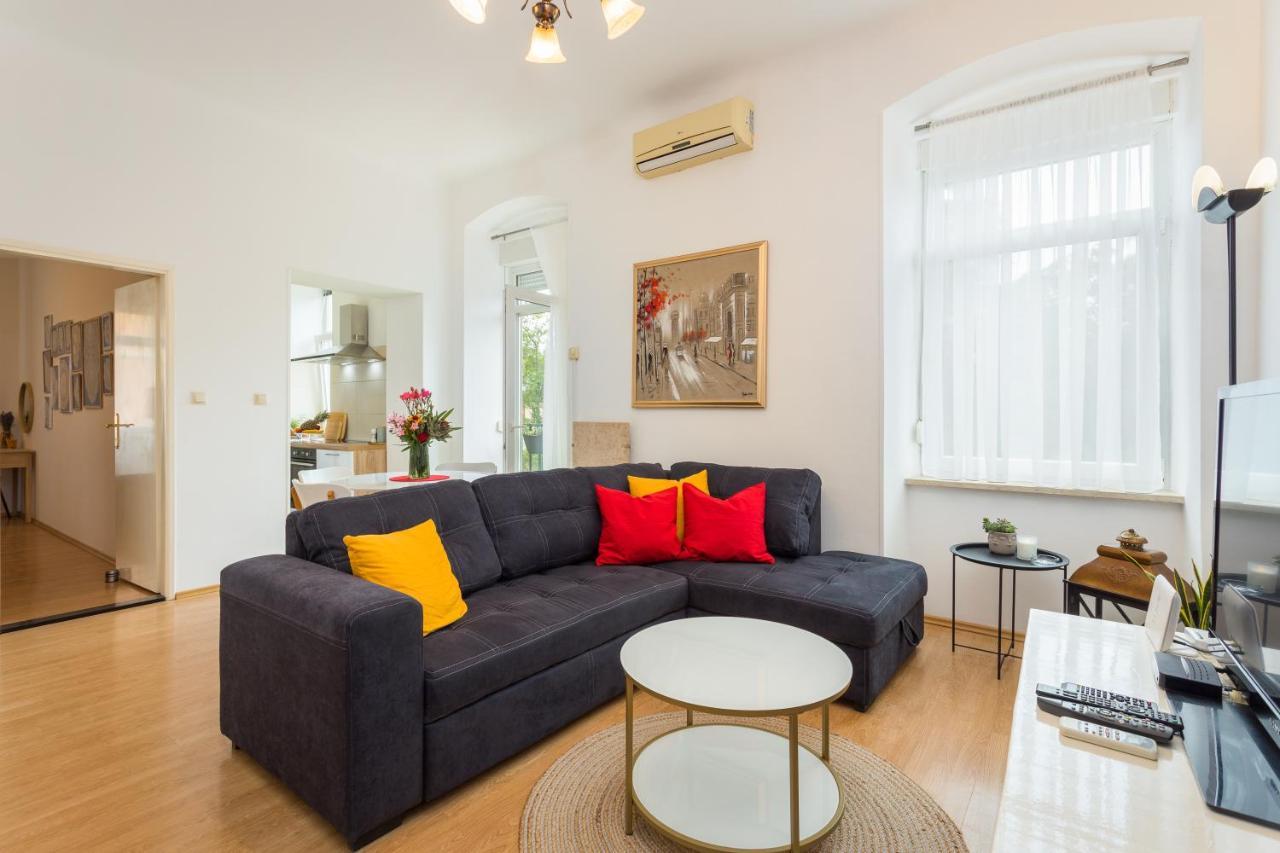 Apartman Lussi Pula Exteriör bild